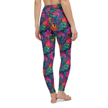 Load image into Gallery viewer, Jungle Floral Yoga Leggings
