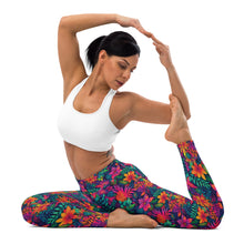 Load image into Gallery viewer, Jungle Floral Yoga Leggings
