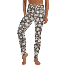 Load image into Gallery viewer, Leopard Daisy Yoga Leggings
