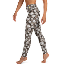 Load image into Gallery viewer, Leopard Daisy Yoga Leggings
