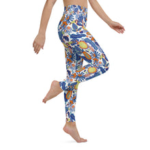 Load image into Gallery viewer, Toucan Floral Yoga Leggings
