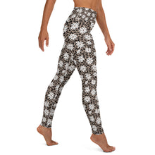 Load image into Gallery viewer, Leopard Daisy Yoga Leggings
